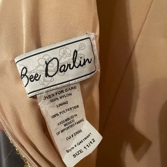 Elegant Gold Sequin Dress - Picture 5 of 5